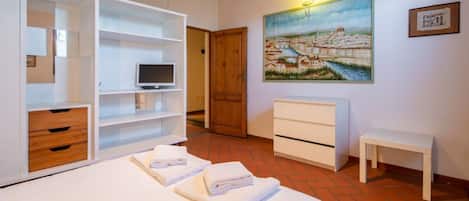 1 bedroom, bed sheets