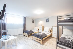 Deluxe Quadruple Room (Tokio) | Living area
