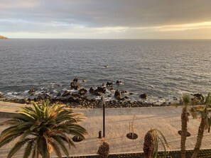 Playa en los alrededores y toallas de playa