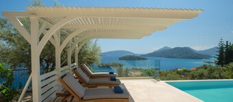 Elegant stone-built Villa, with heated pool and amazing view