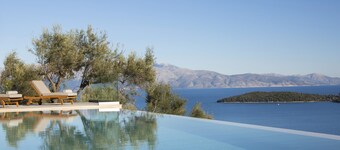 Elegant stone-built Villa, with heated pool and amazing view