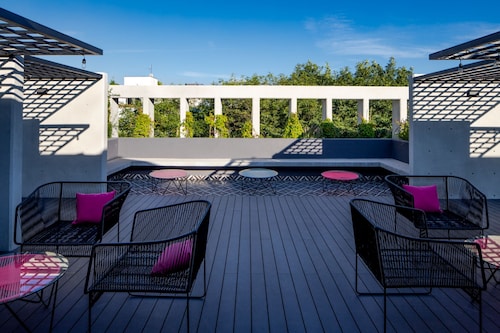 NIU Modern & Centric Lofts