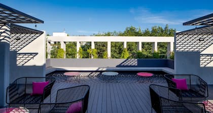 NIU Modern & Centric Lofts
