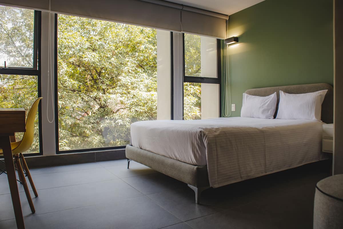 1 bedroom, premium bedding, down comforters, memory foam beds