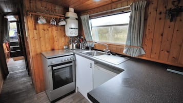 Mobile Home Tradition | Cuisine privée | Réfrigérateur, micro-ondes, four, plaque de cuisson
