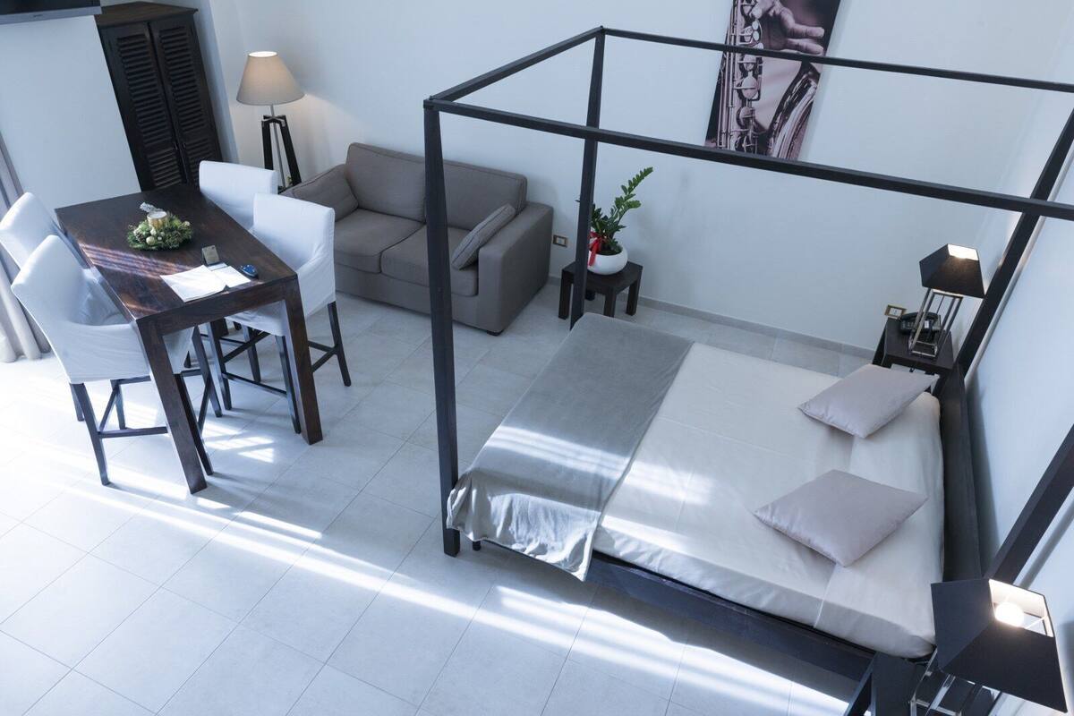 Suite – junior | Skrivebord, lydisolert, wi-fi (inkludert) og sengetøy