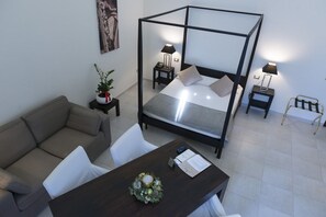 Suite – junior | Skrivebord, lydisolert, wi-fi (inkludert) og sengetøy