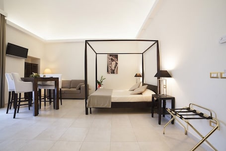 Junior Suite | 1 bedroom, desk, soundproofing, free WiFi