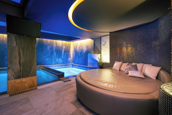 Sauna, hot tub, steam room, massages