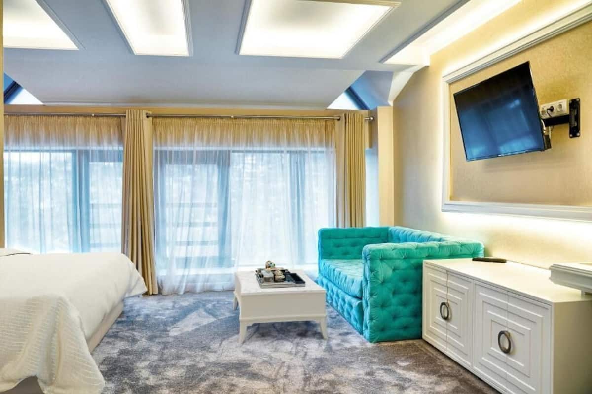 Panorama-suite | 1 soveværelse, minibar, pengeskab på værelset, skrivebord