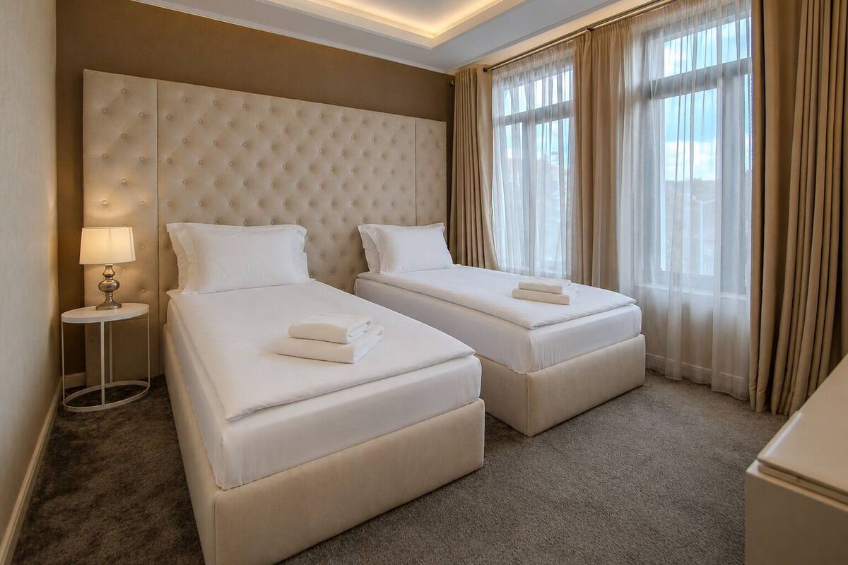 Standard Twin Room | Minibar, in-room safe, desk, laptop workspace