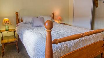 3 bedrooms, desk, iron/ironing board, free WiFi