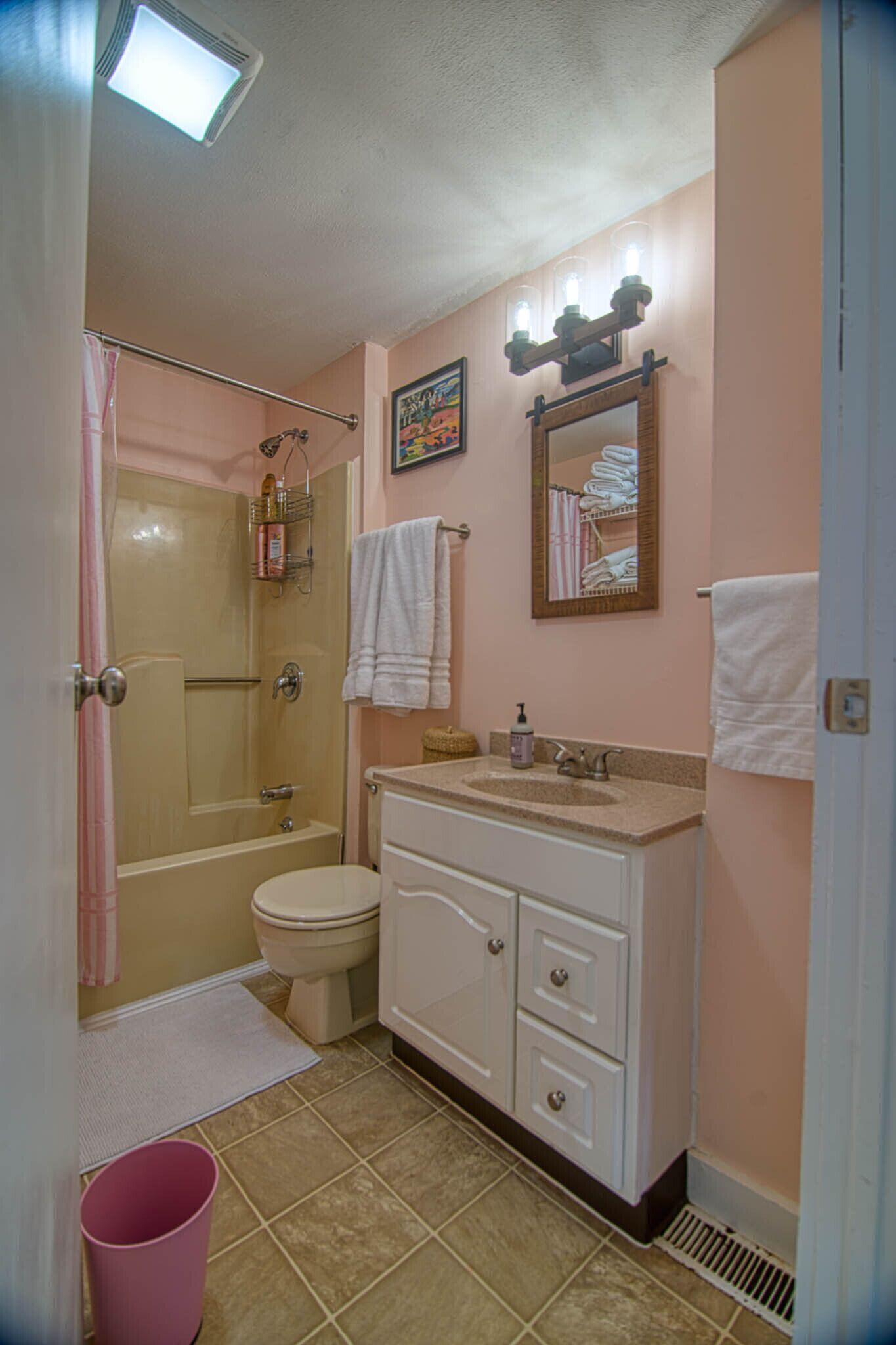 Combined shower/bathtub, hair dryer, towels, soap