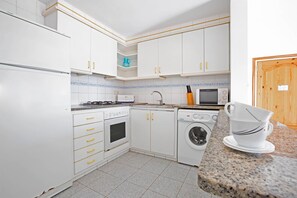 Fridge, microwave, oven, coffee/tea maker