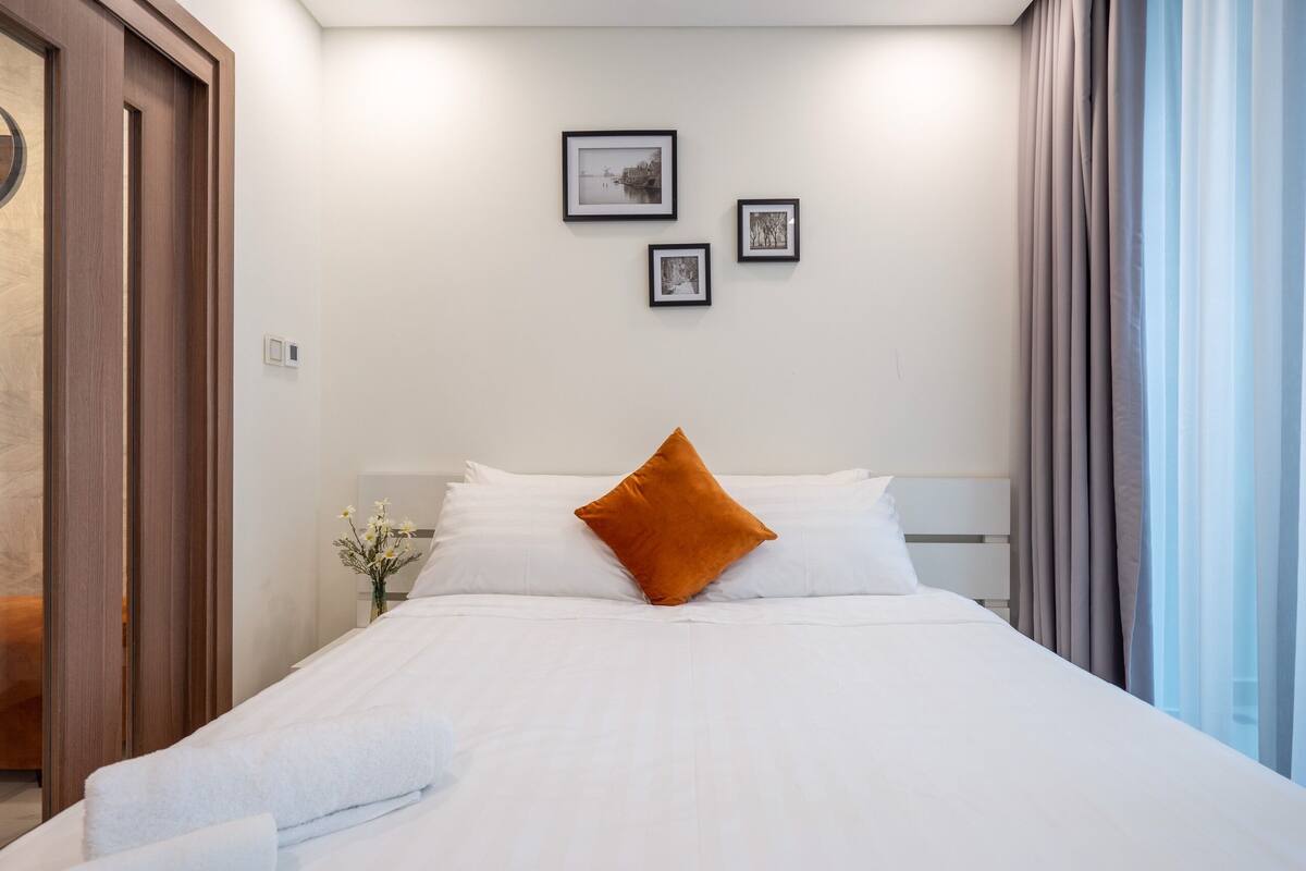 3 bedrooms, desk, blackout curtains, iron/ironing board