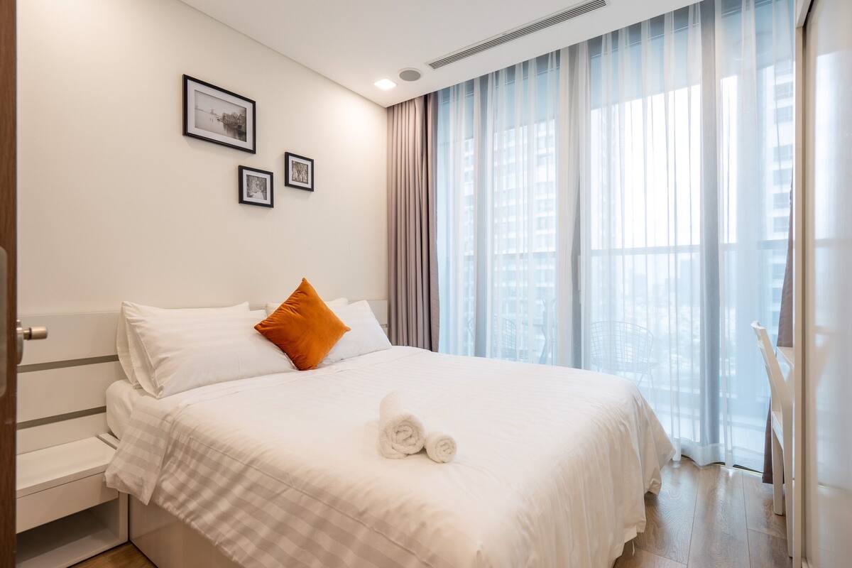 3 bedrooms, desk, blackout curtains, iron/ironing board