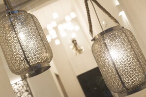 تفاصيل الفندق من الداخل