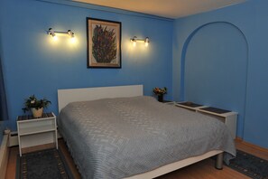 3 bedrooms, iron/ironing board, free WiFi, bed sheets