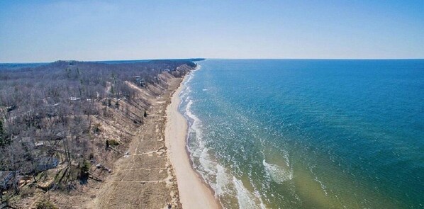 靠近海滩
