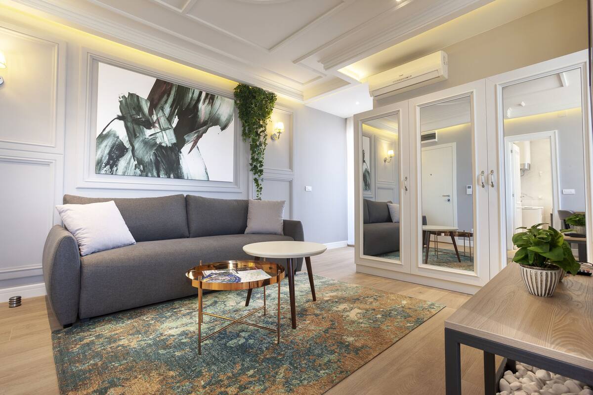 Comfort Apartment | Living area | 32-inch flat-screen TV with cable channels, TV