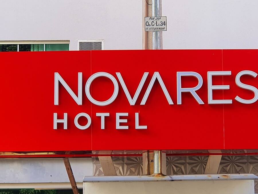 A red sign for the Novares Hotel.