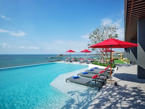 2 piscines extérieures, cabanons gratuits, parasols de plage