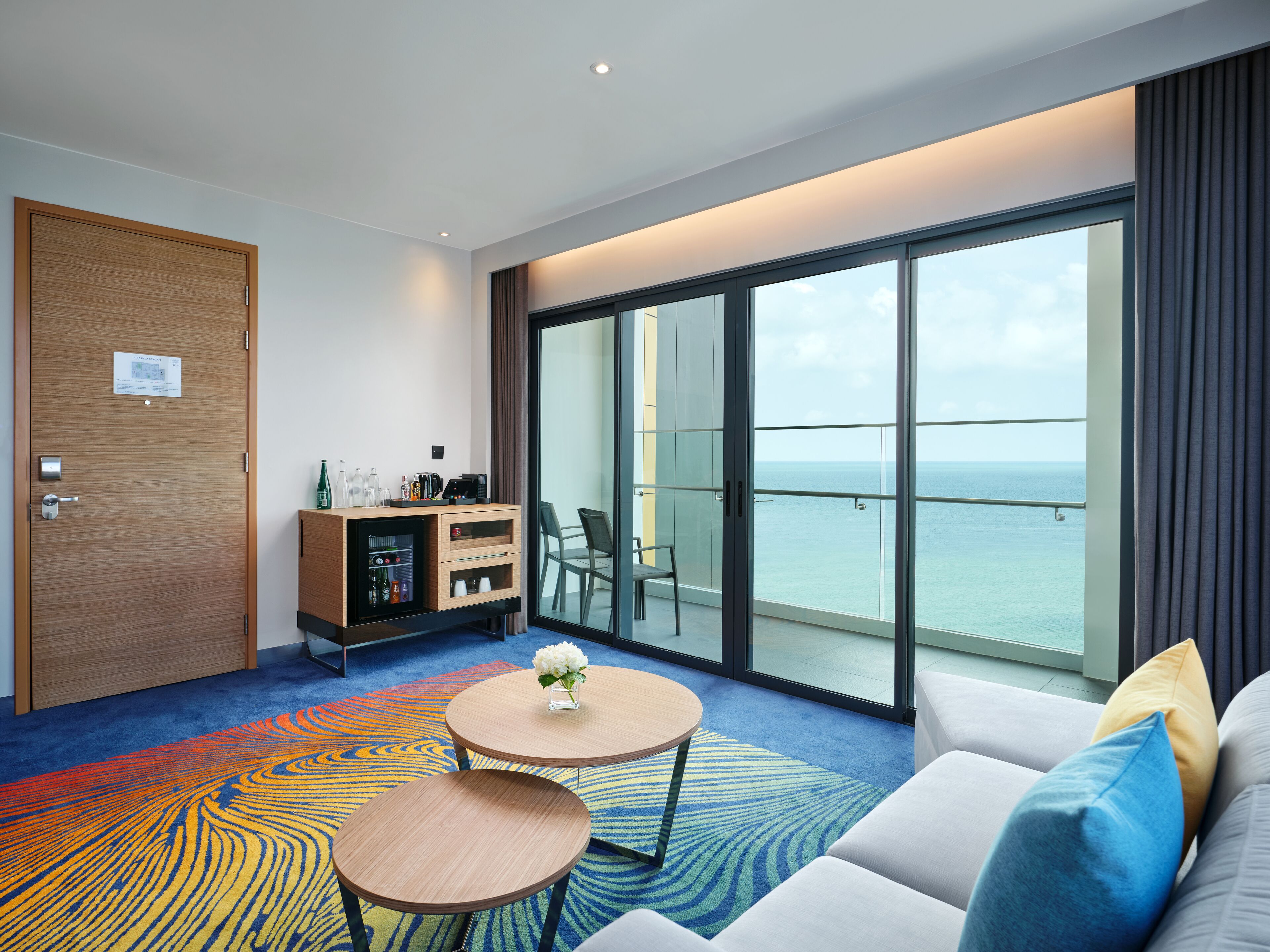 junior suite, lounge access, balcony, sea view - 1 king bed | room amenity
