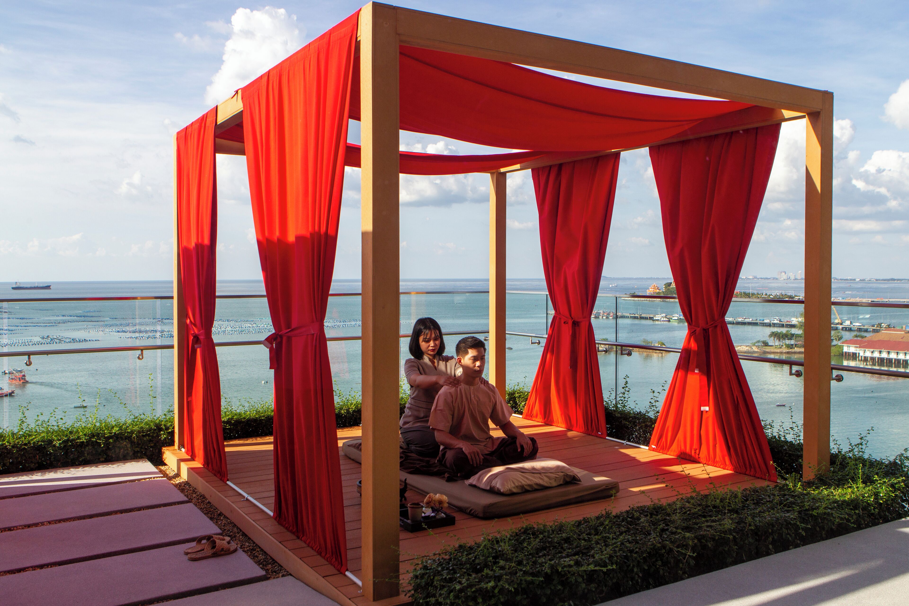 couples treatment room(s), body treatments, aromatherapy, thai massages