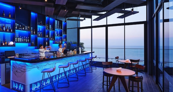 Lounge dans le hall, vue sur l'océan, ouvert tous les jours