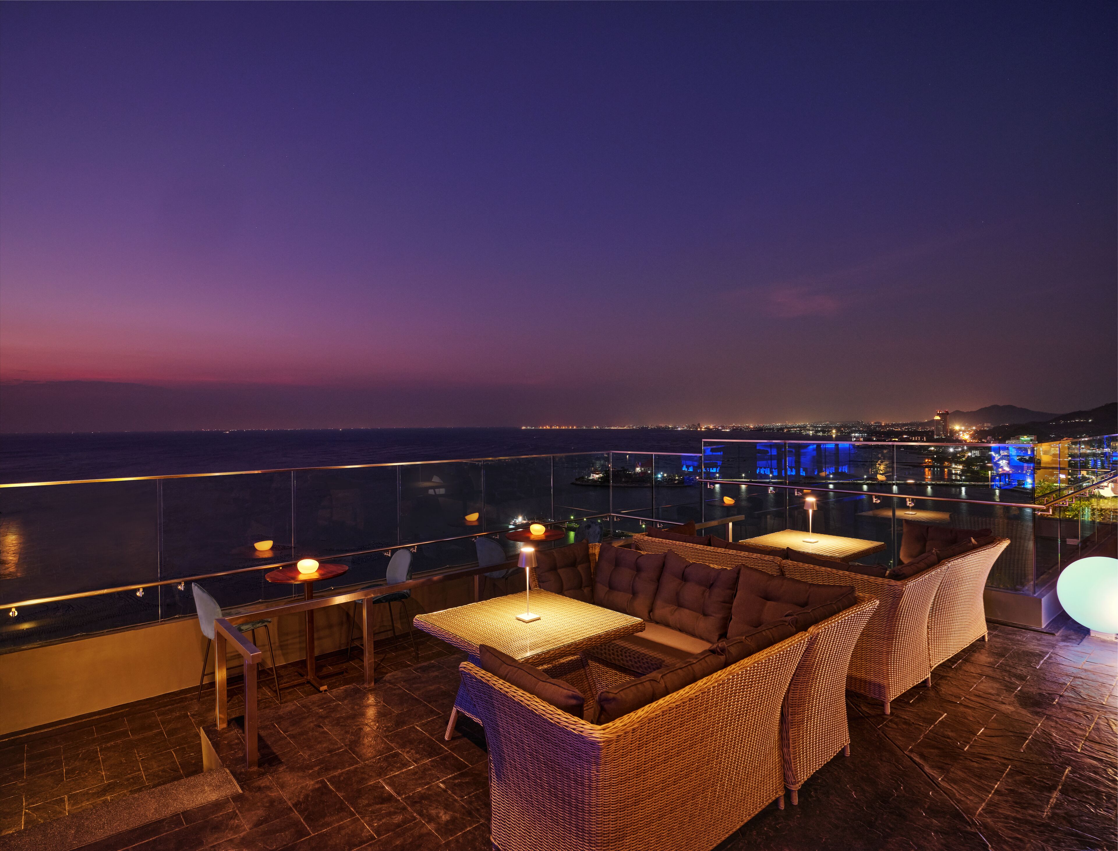 rooftop bar, ocean views, open daily