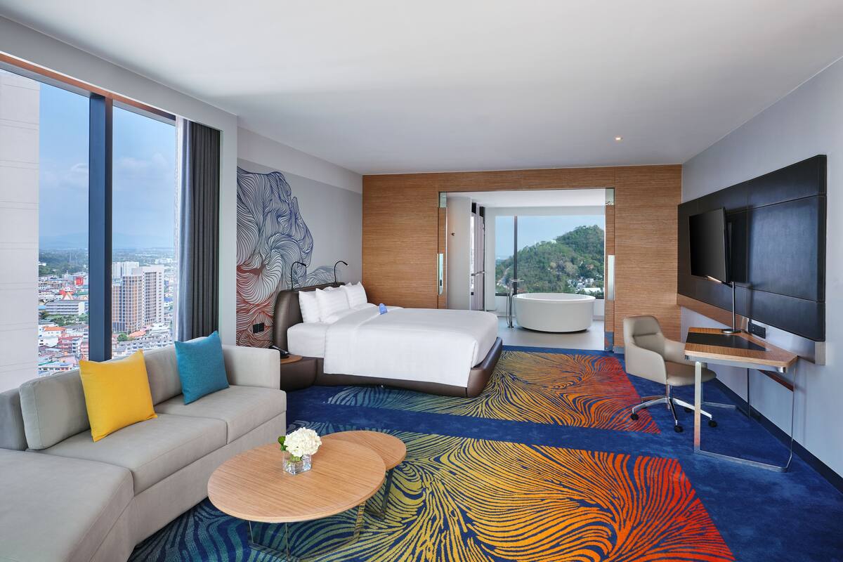 Junior Suite, Lounge Access, Balcony, Sea View - 1 king bed