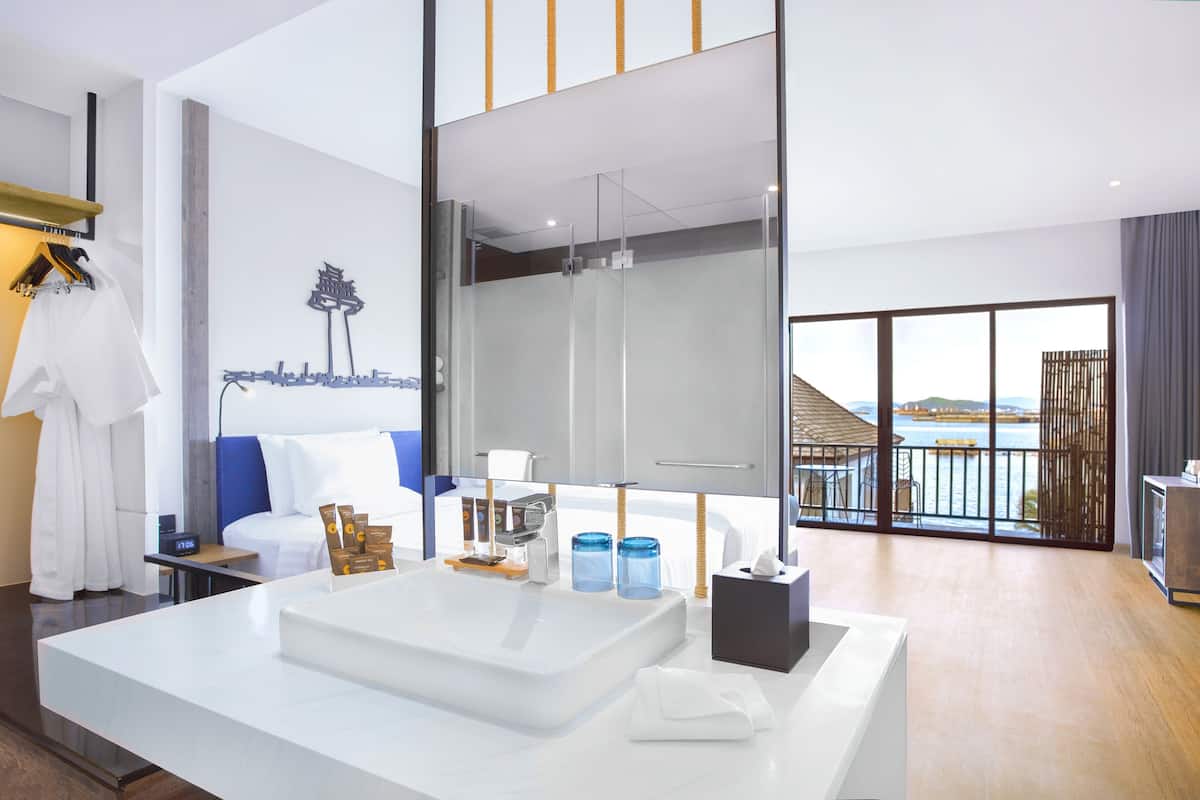 premier villa, 1 king bed, sea view (koh si chang marina) | bathroom sink
