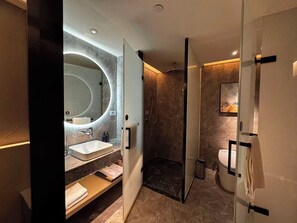 Kamar Superior, 1 Tempat Tidur King | Kamar mandi