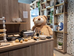 Daily buffet breakfast for a fee - Novotel Angers Centre Gare (Angers)