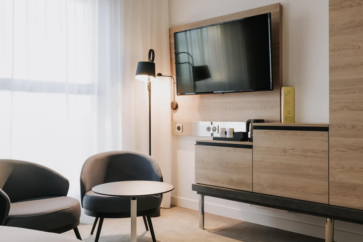 Phòng dành cho gia đình, 1 giường đôi và sofa giường | Minibar, két bảo mật tại phòng, phòng cách âm