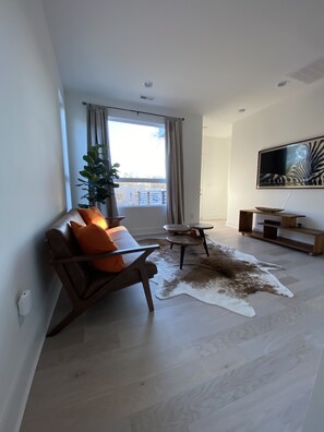 تلفزيون ذكي، مدفأة، شاشة كمبيوتر