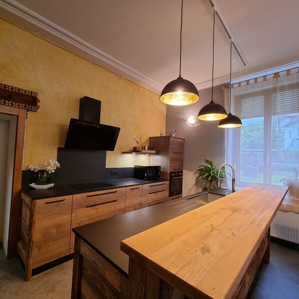 Fridge, microwave, oven, stovetop - Gite GROUPE 20 à 49 pers 3 à 8 appartements... LARGE DINING / RECEPTION ROOM (Ventron)