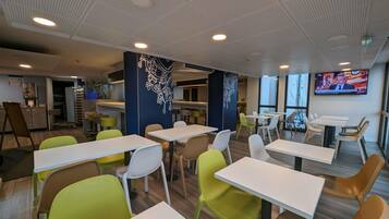 Petit déjeuner à emporter (7.20 EUR par personne)