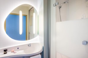 Regadera, amenidades de baño ecológicas, toallas
