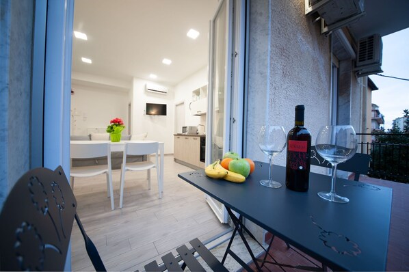 تناول الطعام بالخارج