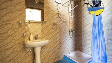 Shower, free toiletries, towels