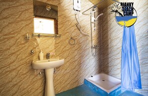 Shower, free toiletries, towels