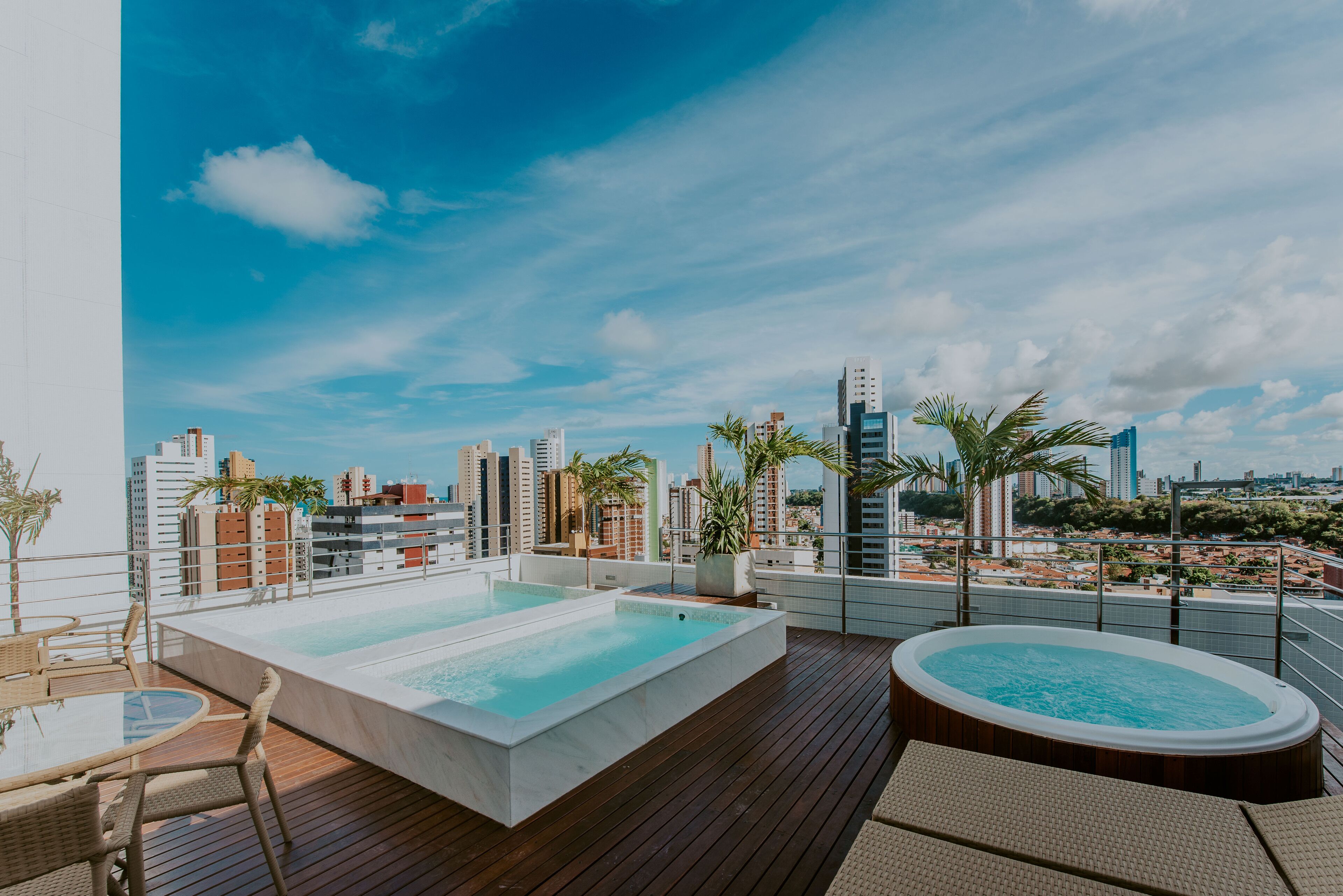 outdoor pool, open 8:00 am to 6:00 pm, pool loungers