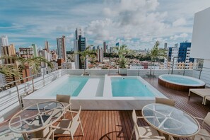 Outdoor pool, open 8:00 AM to 6:00 PM, pool loungers - Guest Manaíra Apart Hotel (João Pessoa)