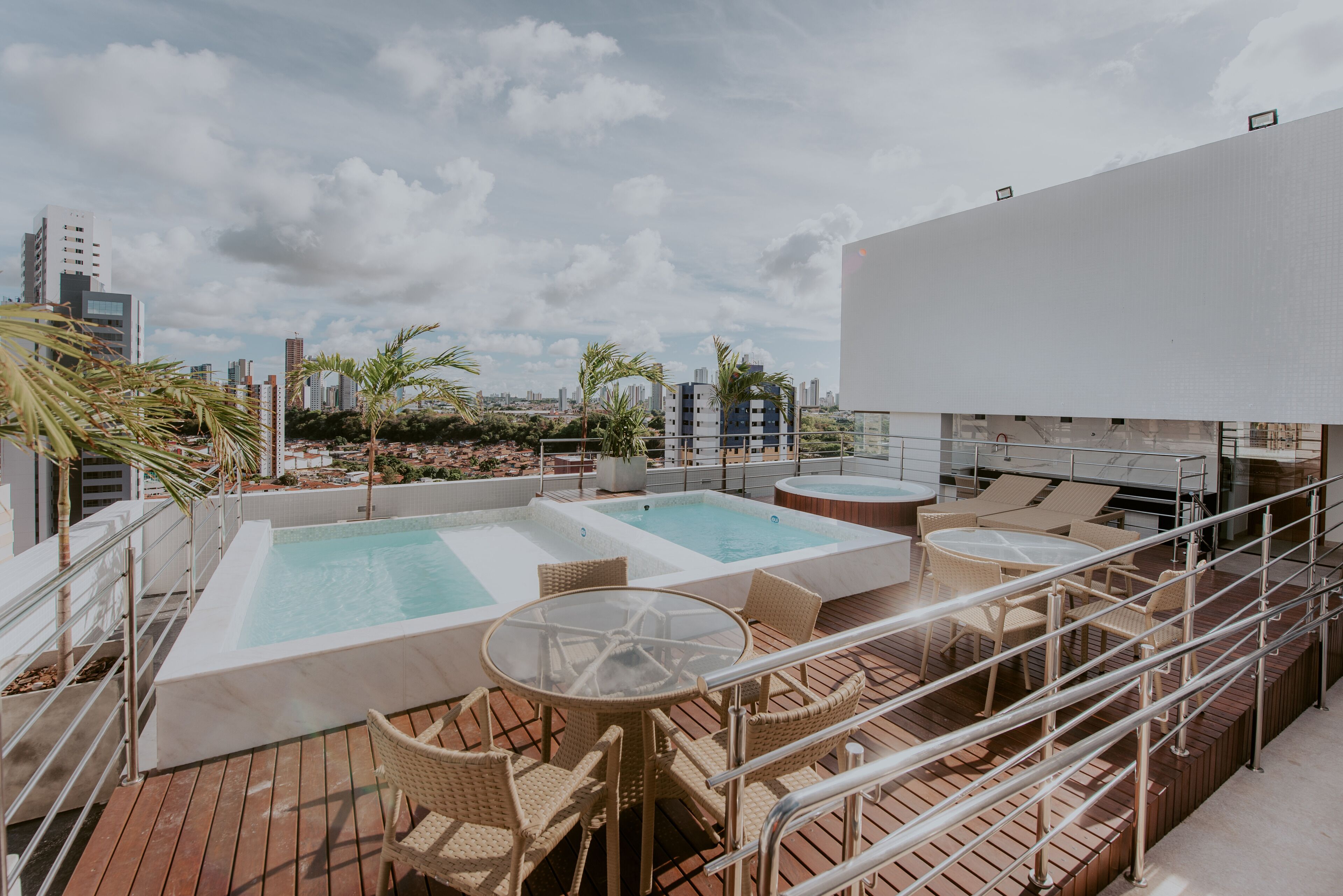 outdoor pool, open 8:00 am to 6:00 pm, pool loungers