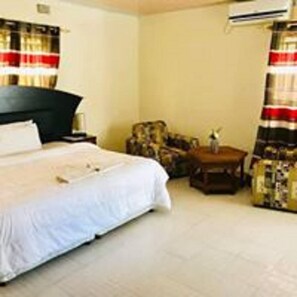 Executive Double Room | Minibar, desk, laptop workspace, free WiFi - Moyo lodge (Lusaka)