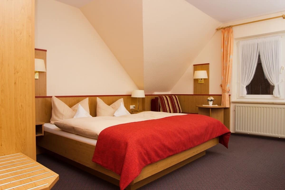 Driepersoonskamer, privébadkamer | 1 slaapkamer, gratis wifi
