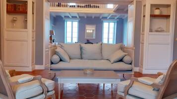 TV, fireplace, DVD player, table football