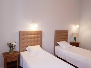 6 عدّة غرف نوم ومكواة/لوح كي وواي فاي وملاءات أسرّة