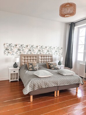 7 bedrooms, iron/ironing board, WiFi, bed sheets - 19th century château in the heart of the vineyards - 7 rooms, ideal for groups & families (Villeneuve)